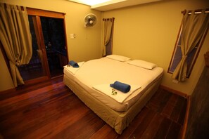 Standard Wooden Bungalow with Fan - Thongtapan Resort (Ko Pha-ngan)