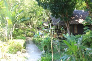 Bungalow with air con | View from room - Thongtapan Resort (Ko Pha-ngan)
