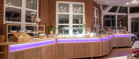 Bao gồm bữa sáng buffet hàng ngày