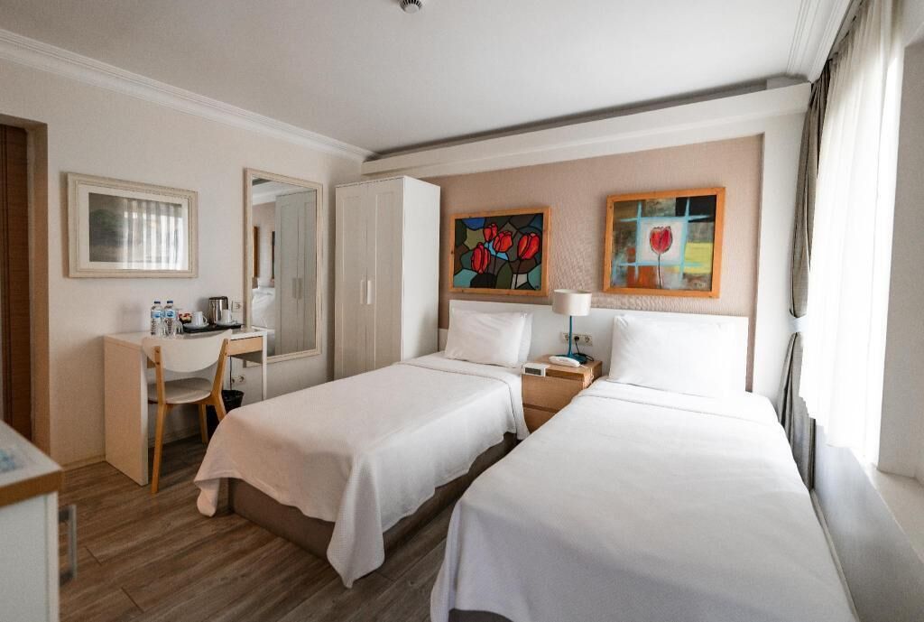 ミニバー、セーフティボックス (室内)、デスク、防音設備