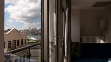 Minibar, Zimmersafe, Schreibtisch, schallisolierte Zimmer