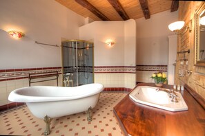 Suite, 1 Bedroom, Non Smoking, Bathtub | Bathroom