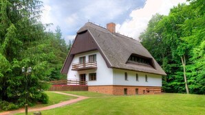 Unclassified image, 5 of 61, button - Jagdschloss Waldsee (Feldberger Seenlandschaft)