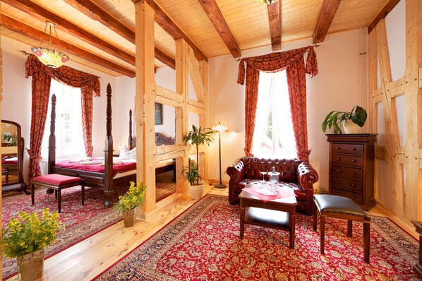 Suite, 1 Bedroom, Non Smoking, Bathtub | Living area | Flat-screen TV