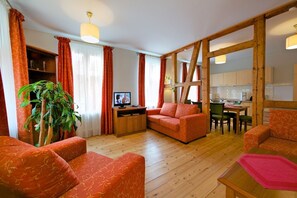 House (Kutcher) | Living area | Flat-screen TV - Jagdschloss Waldsee (Feldberger Seenlandschaft)