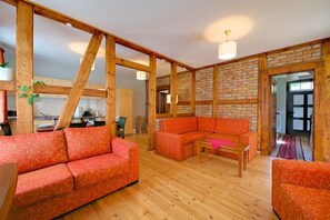 House (Kutcher) | Living area | Flat-screen TV - Jagdschloss Waldsee (Feldberger Seenlandschaft)