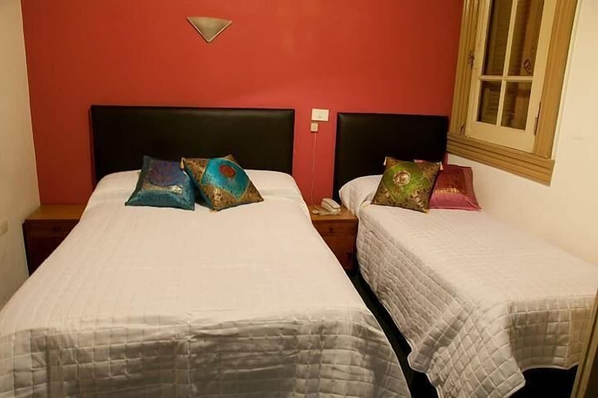 高級寢具、Tempur-Pedic 床墊、客房內保險箱、免費無線上網