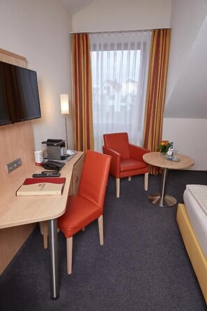 Hypo-allergenic bedding, minibar, individually decorated - Filderland - Hotel Garni (Leinfelden-Echterdingen)