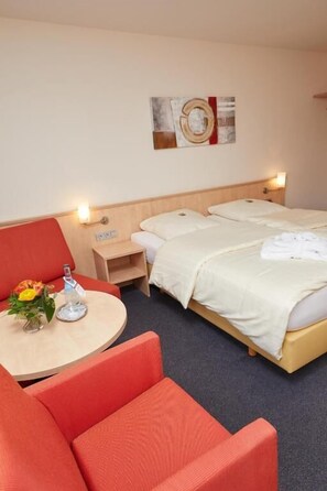 Hypo-allergenic bedding, minibar, individually decorated - Filderland - Hotel Garni (Leinfelden-Echterdingen)