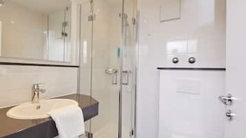 Dusche, Regendusche, Haartrockner, Handtücher