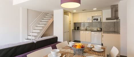 Apartment, 3 Bedrooms | In-room dining