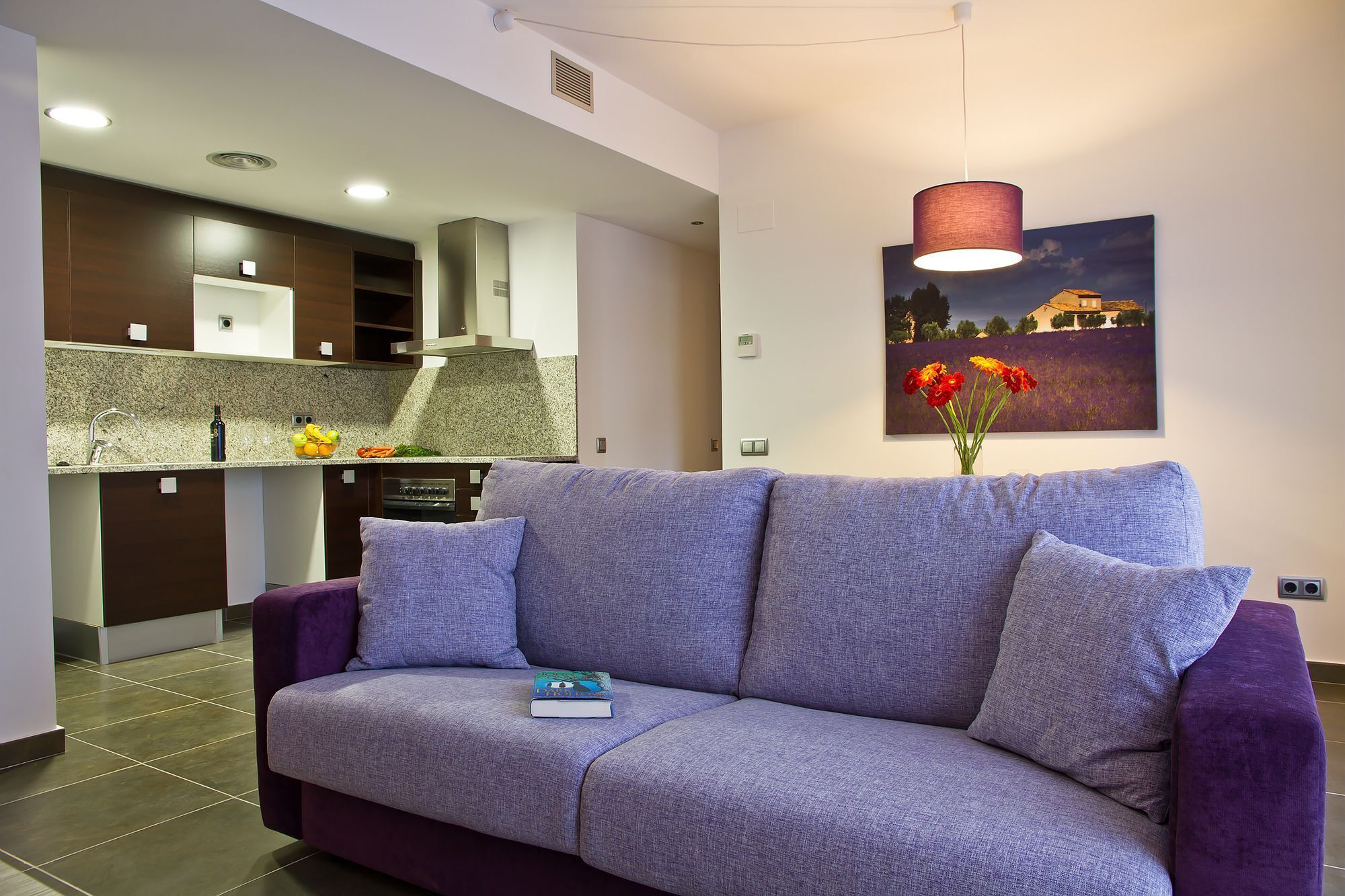 Een 20-inch televisie met satellietzenders