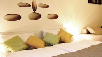 Estudio clásico, cocina | Escritorio, tabla de planchar con plancha y cunas gratuitas