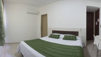 Minibar, caja de seguridad en la habitación y cortinas blackout