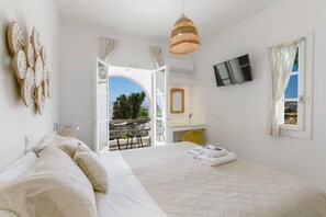 Quarto standard, 1 cama de casal ou 2 camas de solteiro, sacada, vista parcial para o mar | Roupas de cama de algodão egípcio, roupas de cama premium