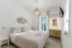 Chambre Standard, 1 lit double ou 2 lits jumeaux, balcon, vue partielle sur la mer | Draps en coton égyptien, literie de qualité supérieure
