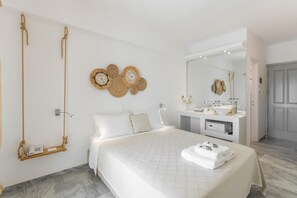 Standardzimmer, 1 Doppelbett oder 2 Einzelbetten, Balkon, eingeschränkter Meerblick | Bettwäsche aus ägyptischer Baumwolle, hochwertige Bettwaren
