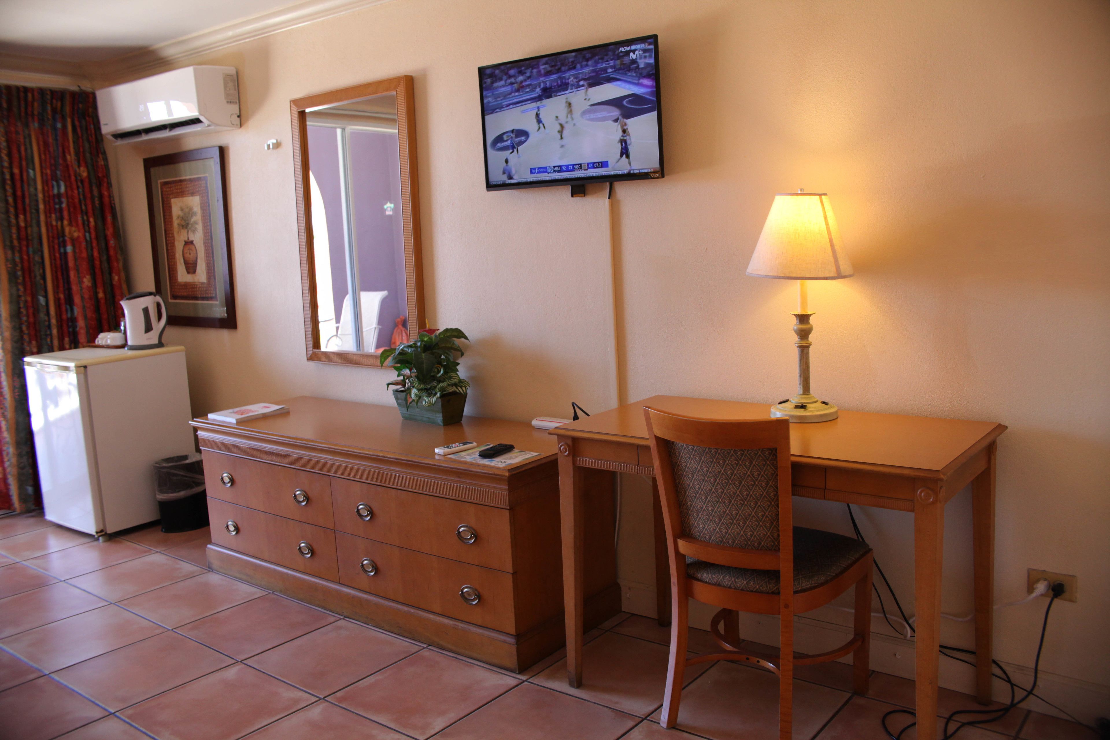 executive king, 1 king bed | living area | tv