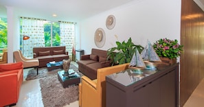 Lobby lounge
