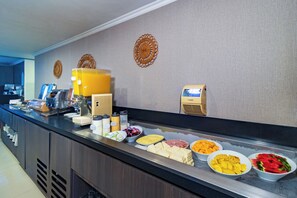 Free daily buffet breakfast - The Morgana Poblado Suites Hotel (Medellín)