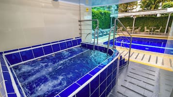 Bañera de hidromasaje interior