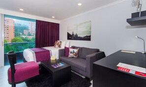 家庭三人房, 1 間臥室, 私人浴室 | 客房內保險箱、遮光布/窗簾、熨斗/熨衣板、免費無線上網