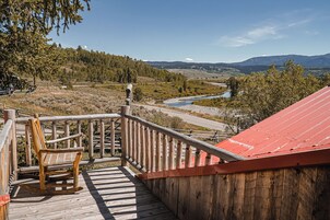 Family Room, Multiple Beds, Non Smoking, Mountain View | Free WiFi, bed sheets