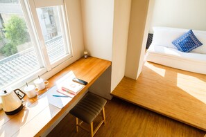 Habitació doble estàndard, banyera | Roba de llit d'alta qualitat, cobrellits i decoració individual 