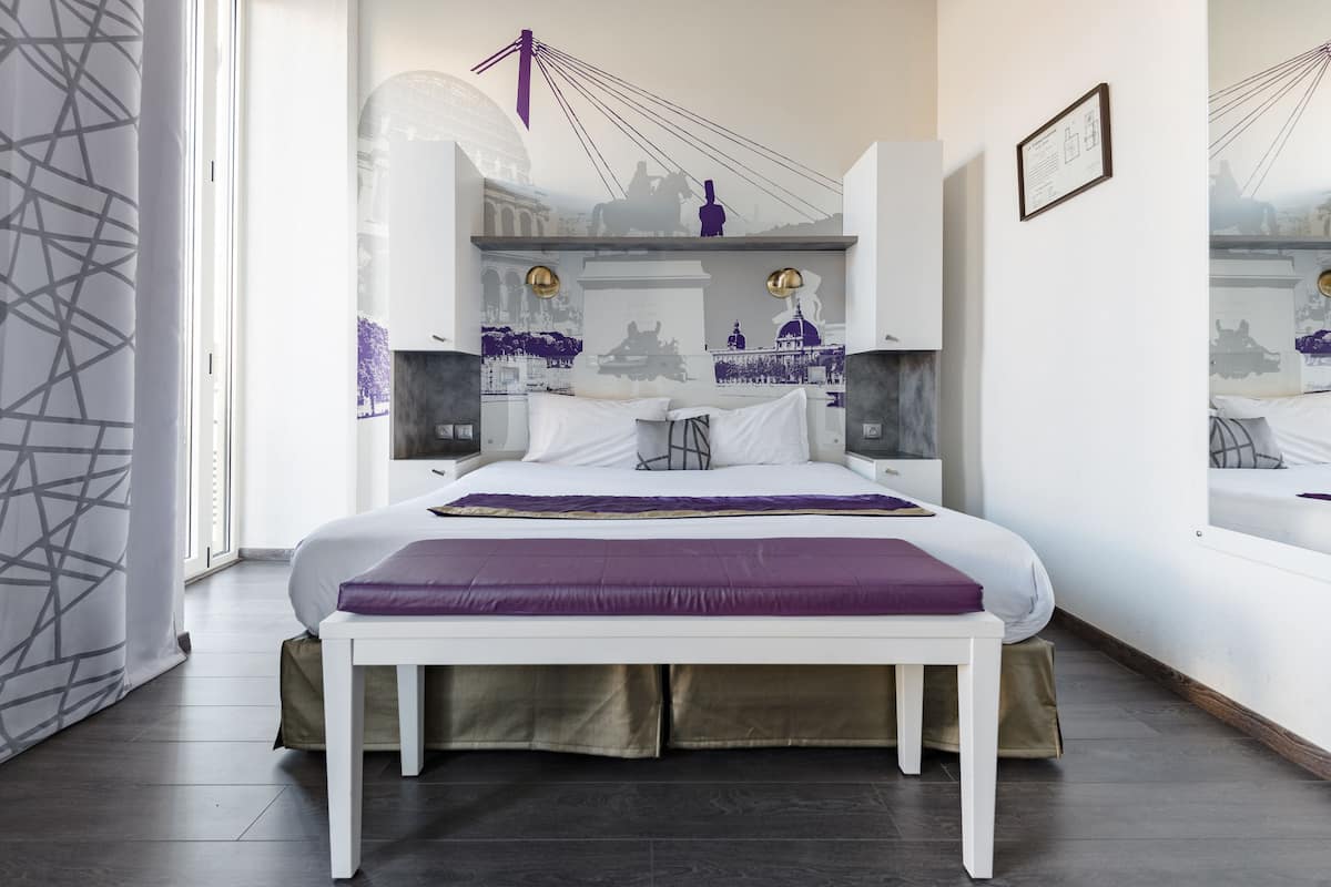 Estudio | Ropa de cama de alta calidad y escritorio