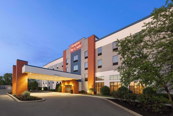 Exterior - Hampton Inn & Suites Harrisburg/North (Harrisburg)