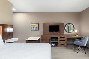 In-room safe, iron/ironing board, rollaway beds, free WiFi - Hampton Inn & Suites Harrisburg/North (Harrisburg)