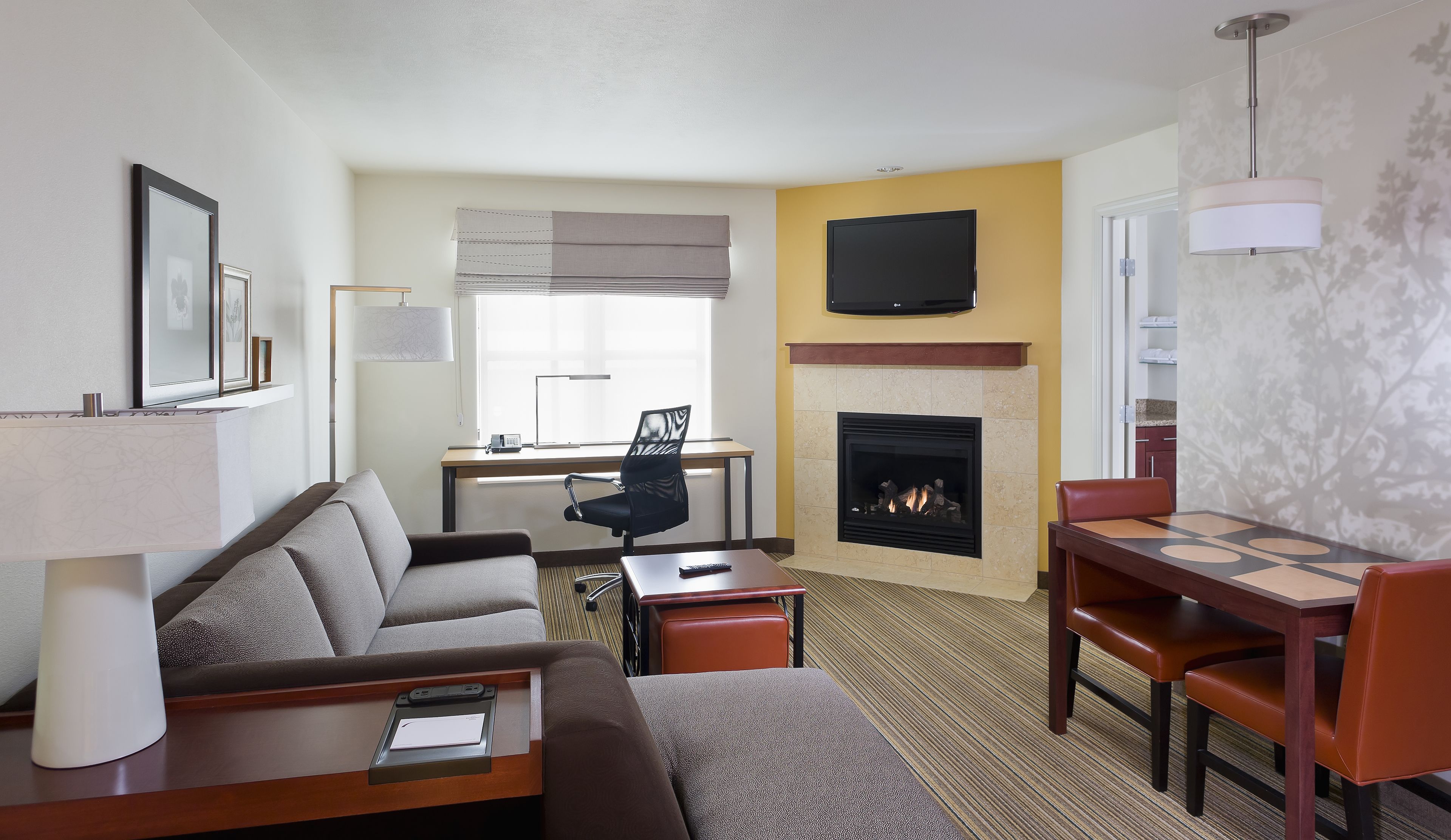 suite, 1 bedroom, fireplace | desk, iron/ironing board, free cots/infant beds, free wifi