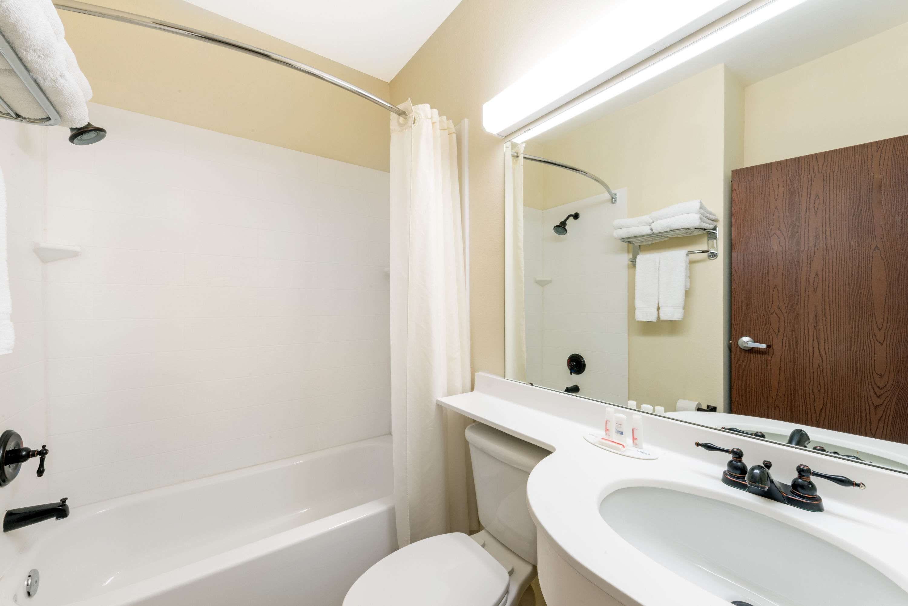 combined shower/bathtub, free toiletries, hair dryer, towels