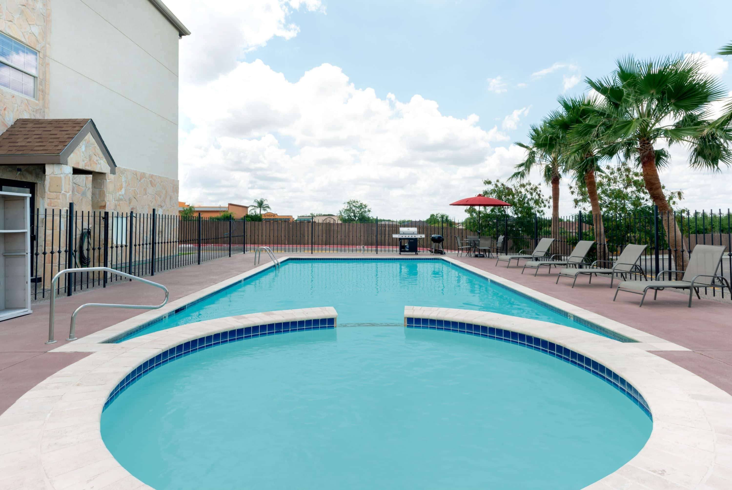 seasonal outdoor pool, open 9:00 am to 10:00 pm, pool loungers