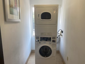 Laundry room - Red Roof Inn Pittsburgh - McKnight Rd (Pittsburgh)
