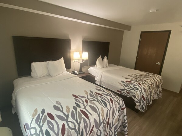 Standard Room, 2 Double Beds, Non Smoking | Down comforters, pillowtop beds, desk, laptop workspace - Red Roof Inn Pittsburgh - McKnight Rd (Pittsburgh)