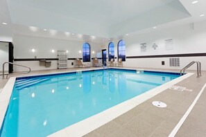 Indoor pool - Holiday Inn Express Hotel & Suites Batavia - Darien Lake by IHG (Batavia)