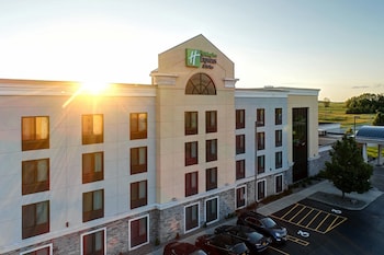 Holiday Inn Express Hotel & Suites Batavia - Darien Lake by IHG