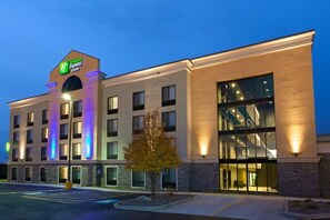 Exterior - Holiday Inn Express Hotel & Suites Batavia - Darien Lake by IHG (Batavia)