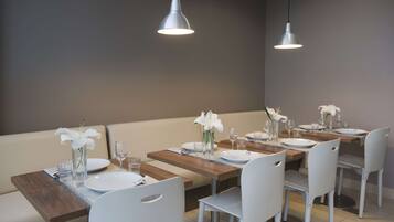 Desayuno buffet diario (PLN 55 por persona)