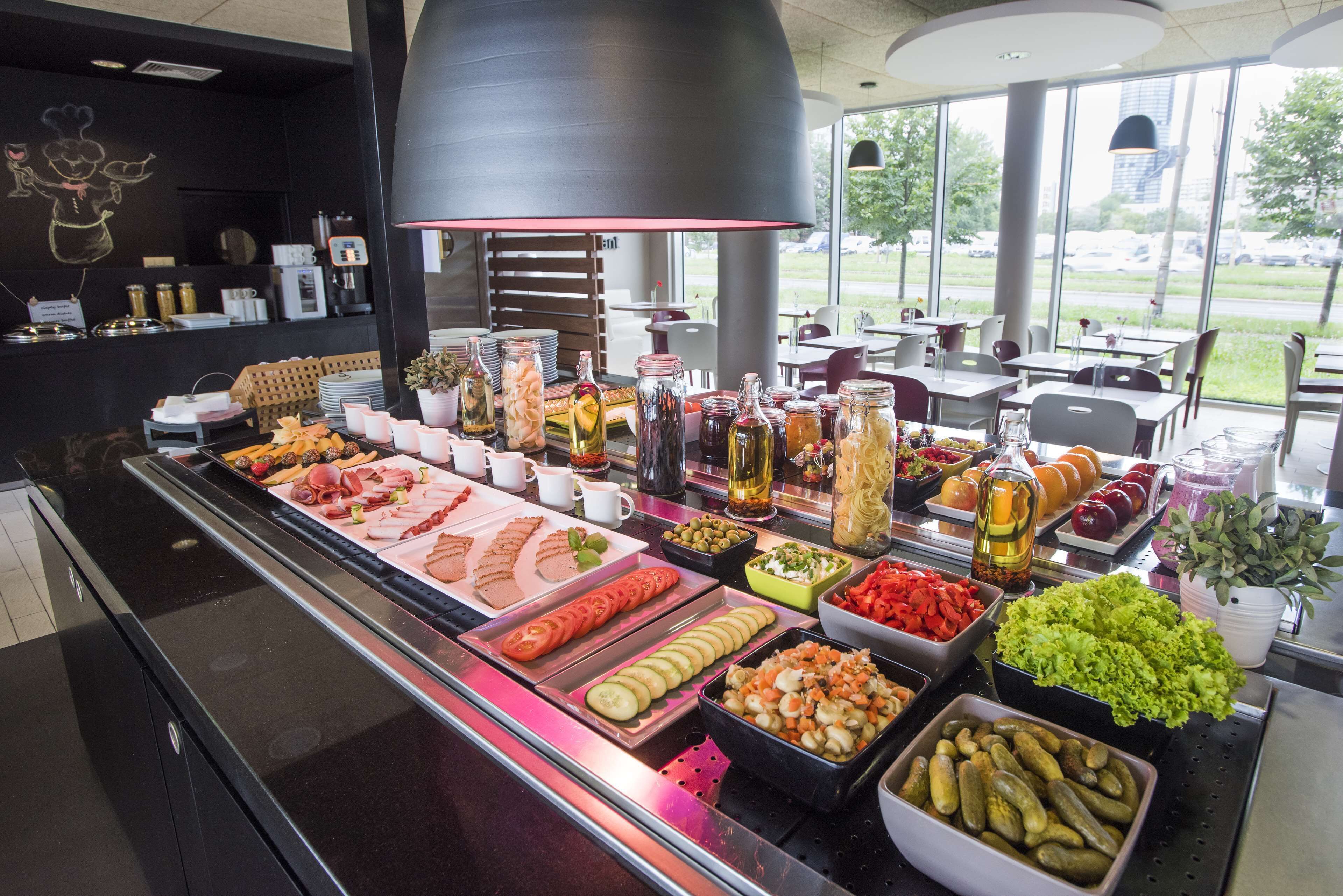 Daily buffet breakfast (PLN 55 per person)