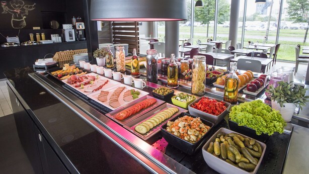A buffet with various food items and condiments. - Campanile Wroclaw Centrum (Wroclaw)