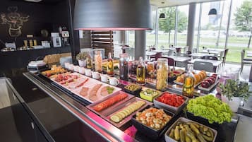 Daily buffet breakfast (PLN 55 per person)
