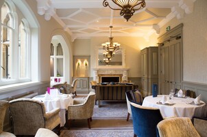 Serviço de café da manhã, culinária britânica, vistas para o jardim 