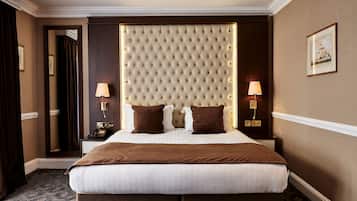 Familienzimmer, 1 Doppelbett und Schlafsofa | Allergikerbettwaren, Zimmersafe, individuell dekoriert