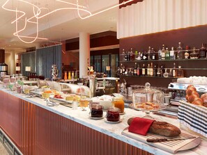 Daily buffet breakfast for a fee - 25hours Hotel Zurich West (Zürich)