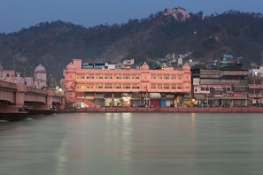 A pink building with a sign that reads "Ganga Lahari Hotel" across the front. - Ganga Lahari, Haridwar (Haridwar)