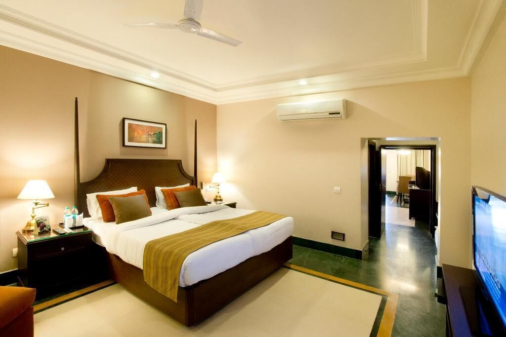 Caja de seguridad en la habitación, escritorio y cortinas blackout 