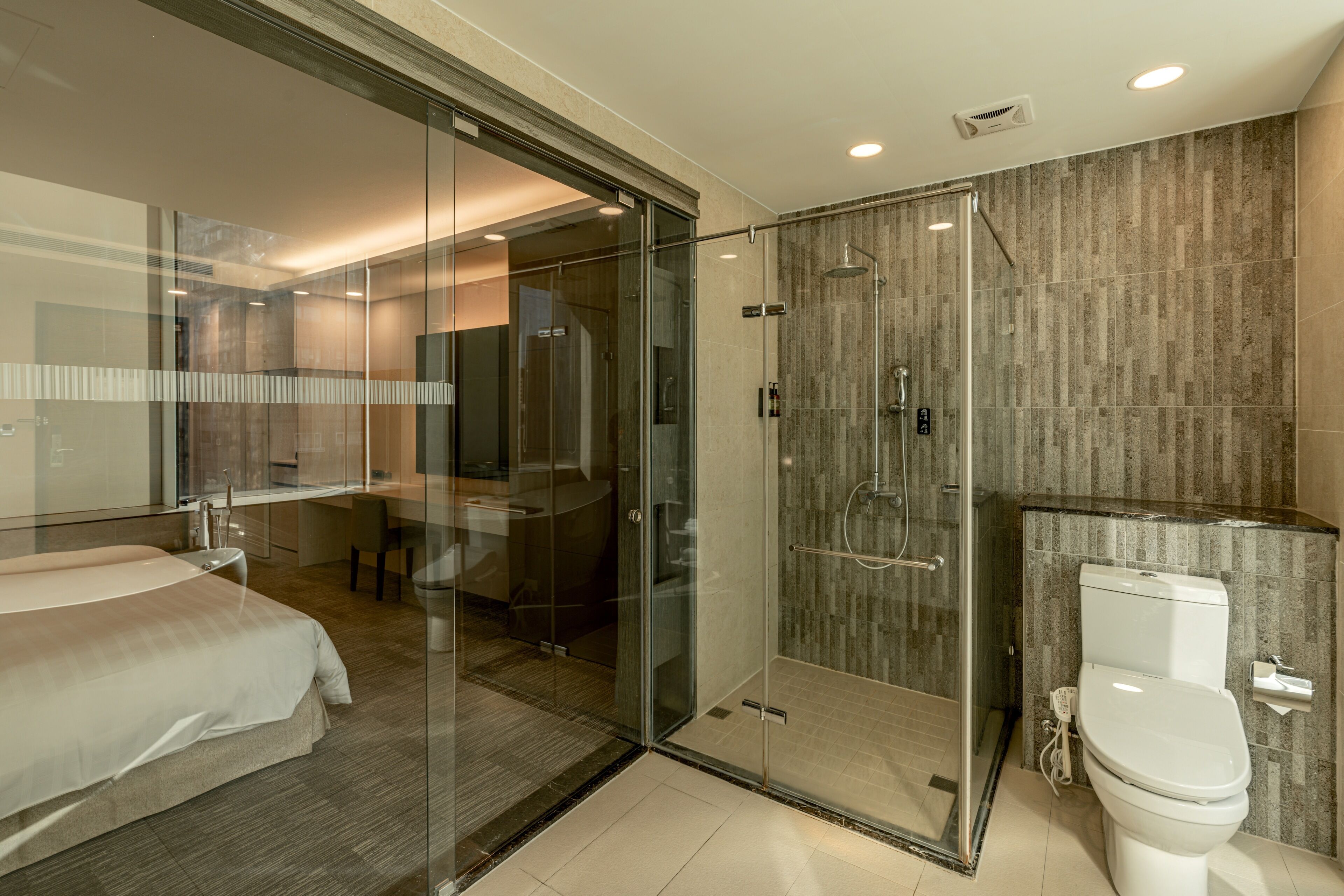 Deluxe Double Room | Bathroom | Separate tub and shower, deep soaking tub, hair dryer, slippers