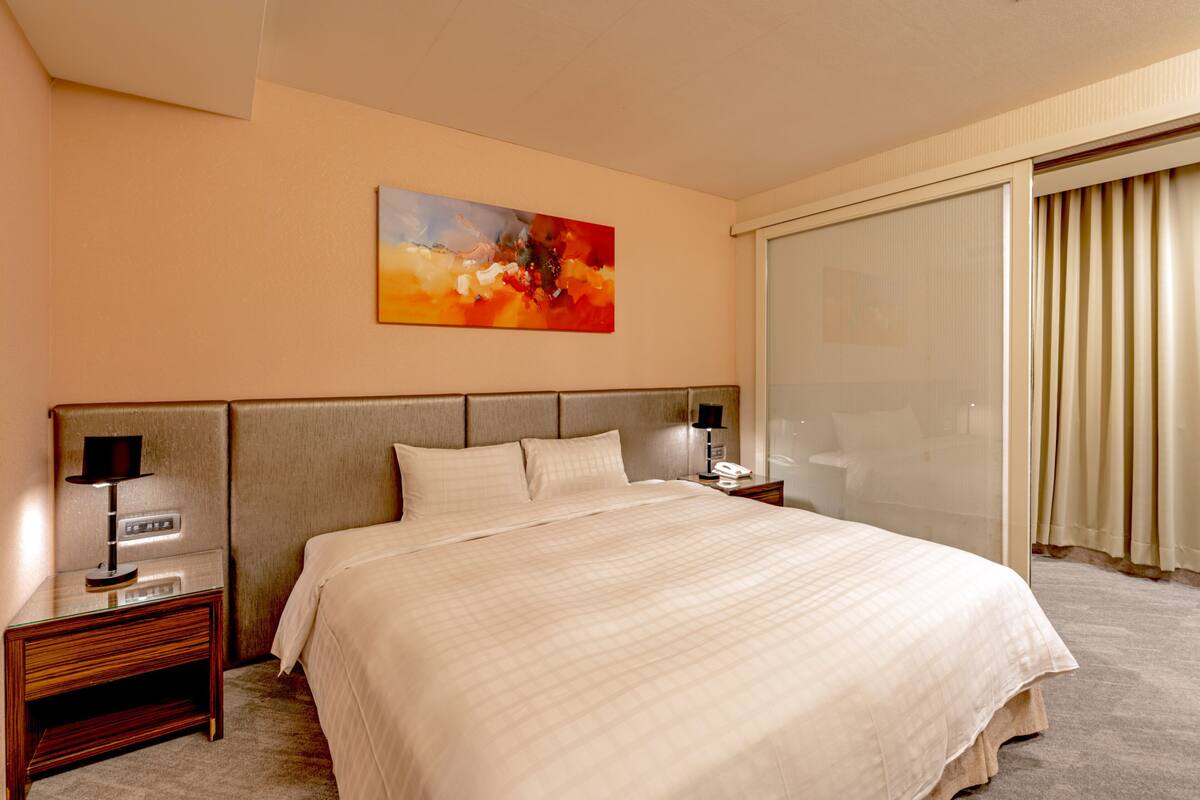 Classic Double | Premium bedding, down comforters, minibar, in-room safe